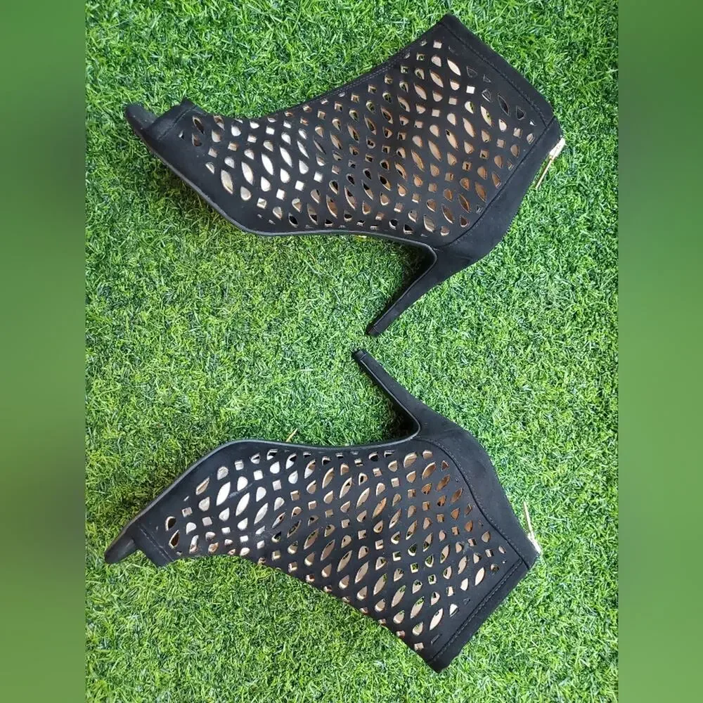 Thalia sodi black wedges, worn once size 8.5 FLAW